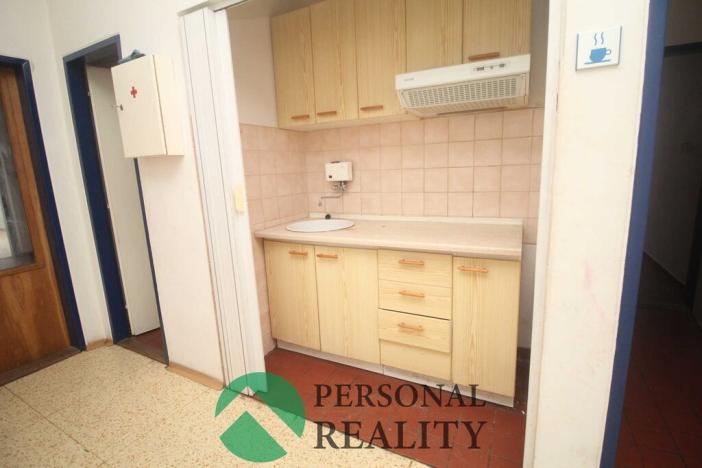 Pronájem kanceláře, Rakovník, Ottova, 1800 m2