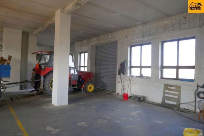 Prodej výrobních prostor, Moravec, 3963 m2