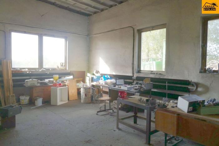 Prodej výrobních prostor, Moravec, 3963 m2