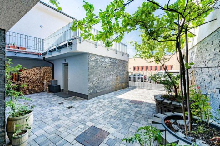 Prodej obchodního prostoru, Neratovice, Vojtěšská, 898 m2