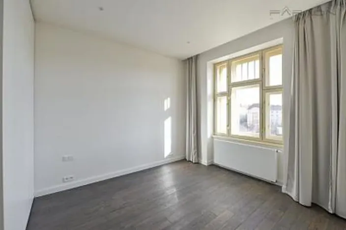 Pronájem bytu 4+1, Praha - Vinohrady, náměstí Jiřího z Poděbrad, 142 m2