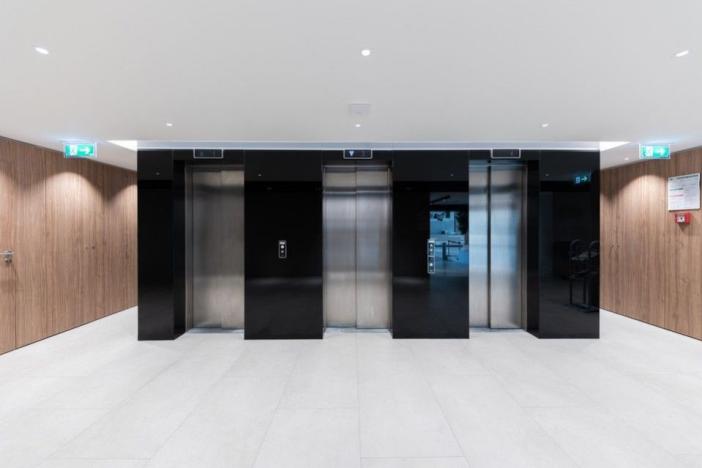 Pronájem kanceláře, Praha - Karlín, Pobřežní, 1059 m2