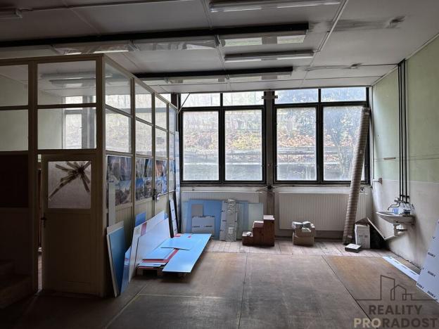 Pronájem skladu, Adamov, 138 m2