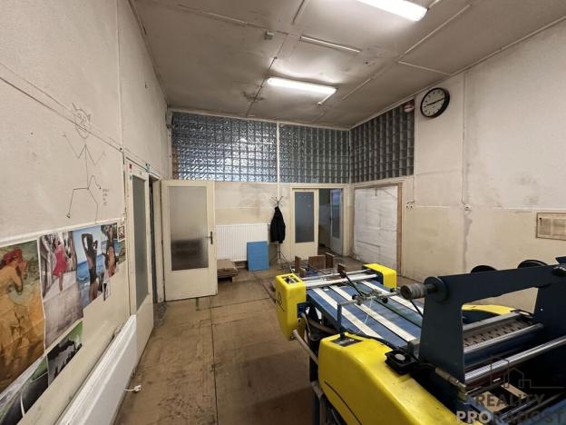 Pronájem skladu, Adamov, 138 m2