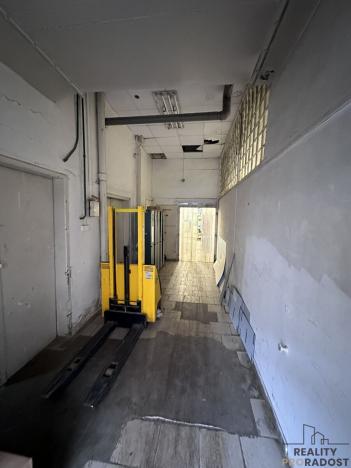 Pronájem skladu, Adamov, 254 m2