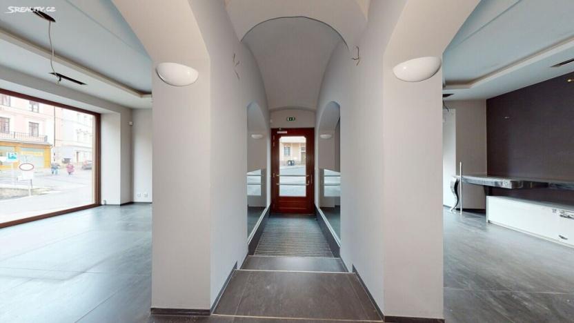 Prodej obchodního prostoru, Karlovy Vary, Zámecký vrch, 150 m2