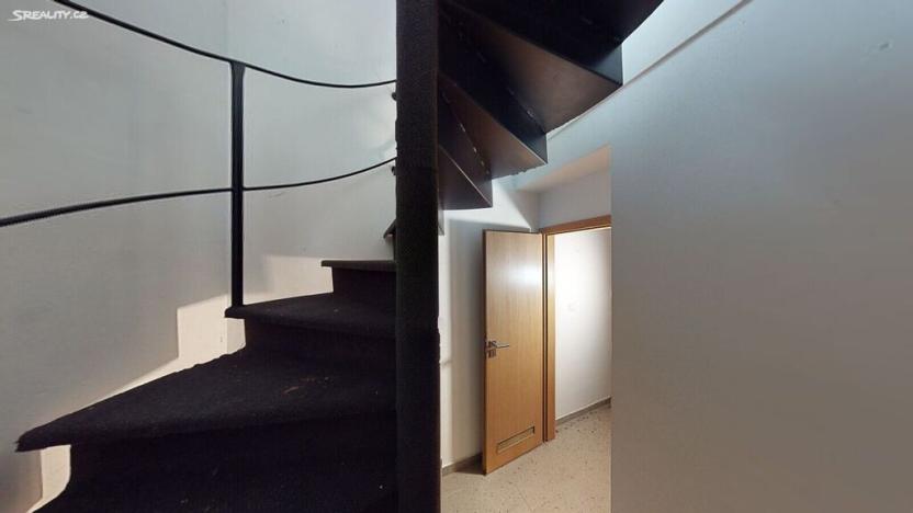 Prodej obchodního prostoru, Karlovy Vary, Zámecký vrch, 150 m2