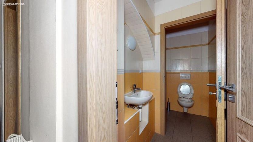 Prodej obchodního prostoru, Karlovy Vary, Zámecký vrch, 150 m2