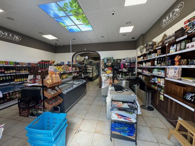 Prodej obchodního prostoru, Karlovy Vary, nábřeží Jana Palacha, 89 m2