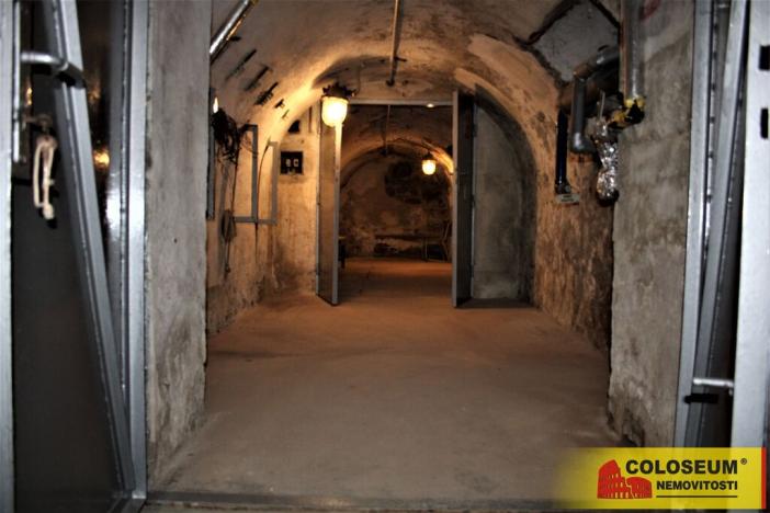 Pronájem skladu, Adamov, 162 m2