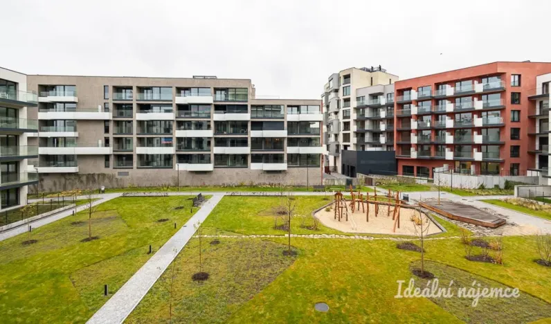 Pronájem bytu 1+kk, Praha - Žižkov, Šrámkové, 36 m2