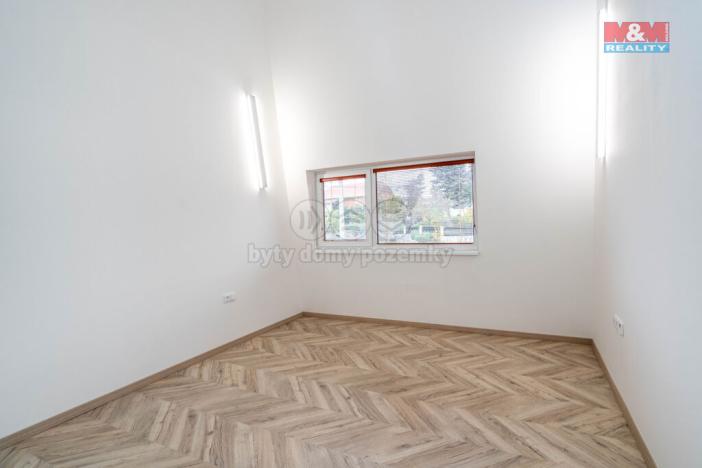 Prodej obchodního prostoru, Okrouhlo, 1076 m2