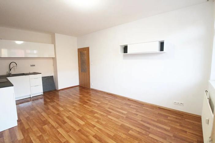 Pronájem bytu 2+kk, Praha - Vinoř, Českodubská, 46 m2