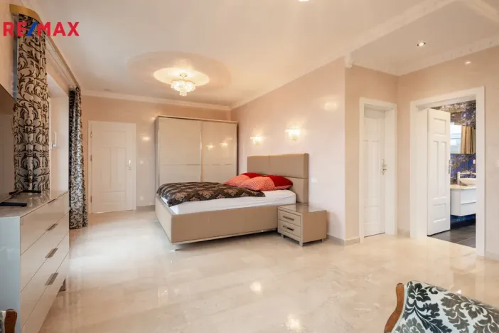 Prodej rodinného domu, Jenišov, Pod Vrchem, 483 m2