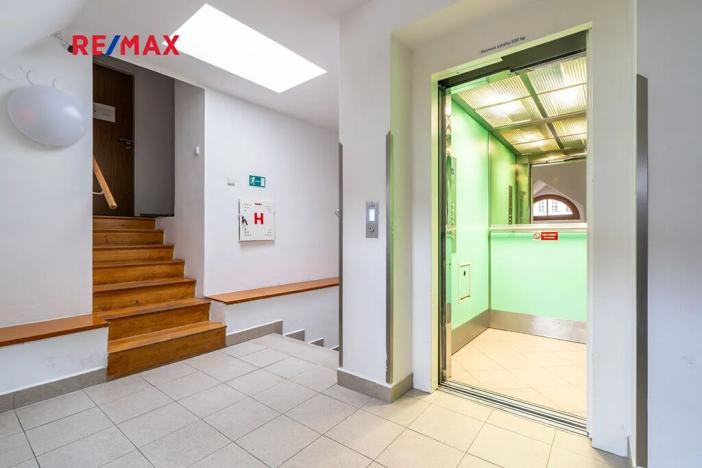 Pronájem obchodního prostoru, Brno, Novobranská, 84 m2