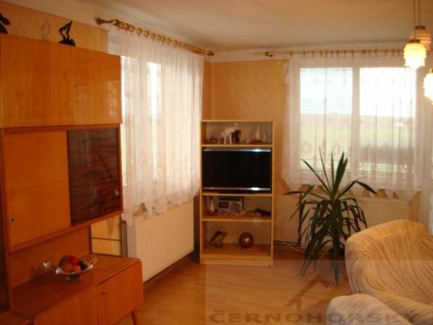 Prodej rodinného domu, Kněževes, 400 m2