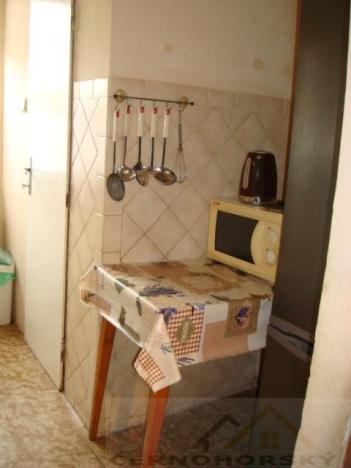 Prodej rodinného domu, Kněževes, 400 m2