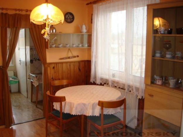 Prodej rodinného domu, Kněževes, 400 m2