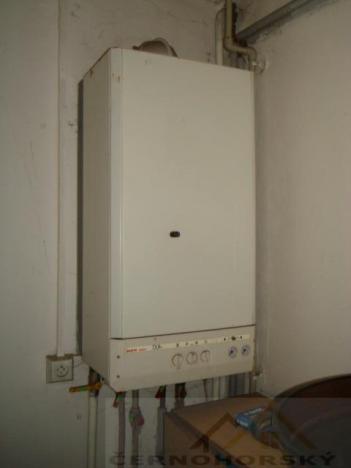 Prodej rodinného domu, Kněževes, 400 m2