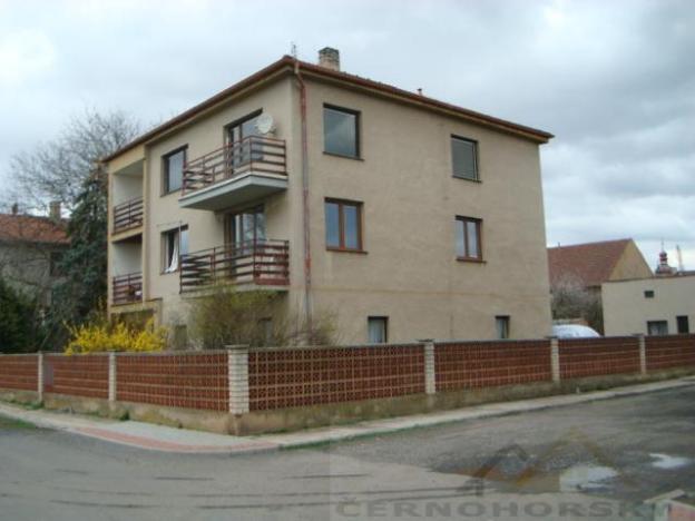 Prodej rodinného domu, Kněževes, 400 m2