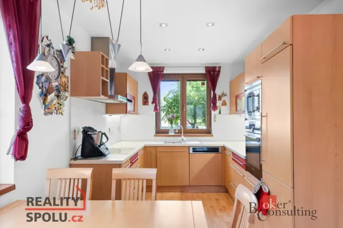 Prodej rodinného domu, Veleň, U studánky, 184 m2