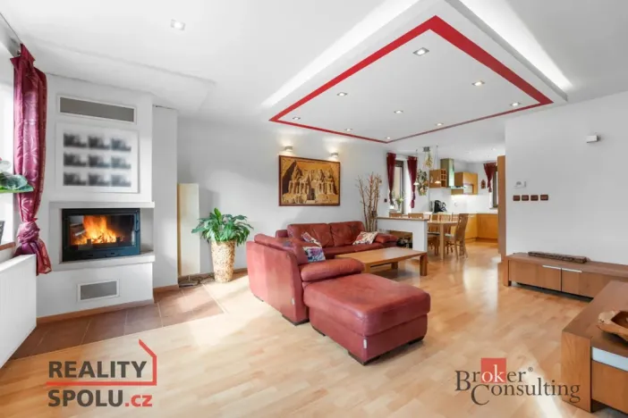 Prodej rodinného domu, Veleň, U studánky, 184 m2