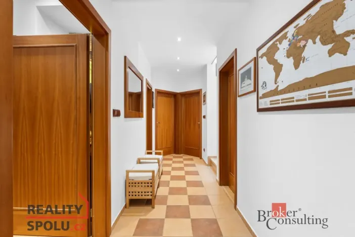 Prodej rodinného domu, Veleň, U studánky, 184 m2