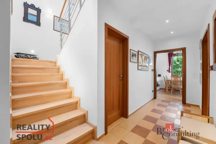 Prodej rodinného domu, Veleň, U studánky, 184 m2