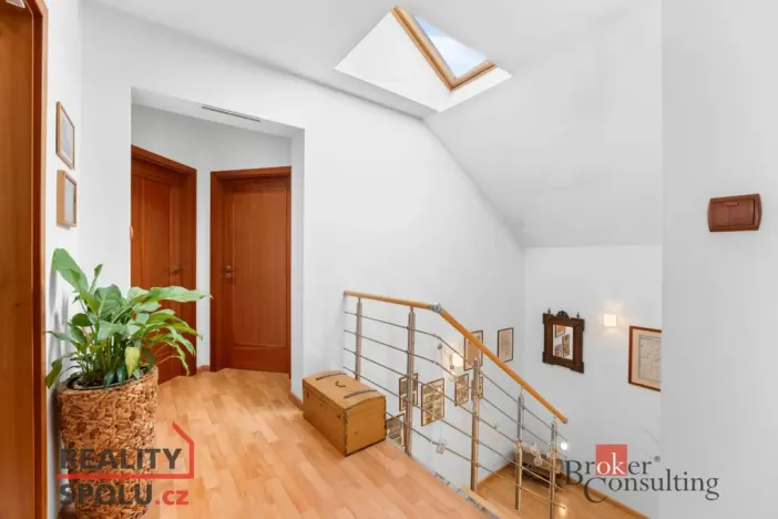 Prodej rodinného domu, Veleň, U studánky, 184 m2