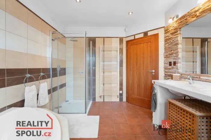 Prodej rodinného domu, Veleň, U studánky, 184 m2