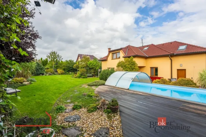 Prodej rodinného domu, Veleň, U studánky, 184 m2