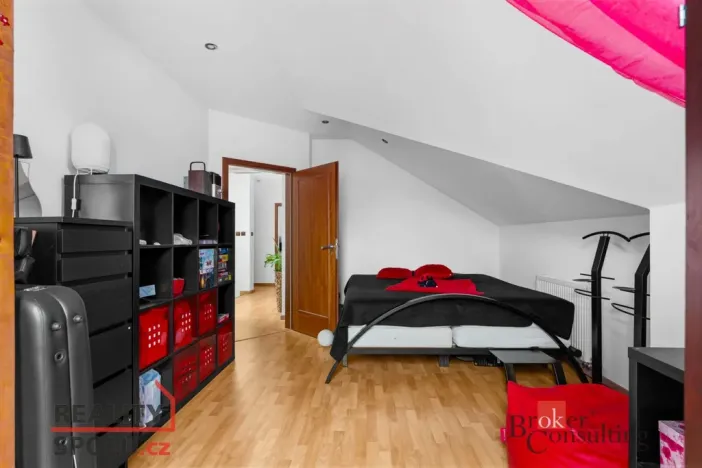 Prodej rodinného domu, Veleň, U studánky, 184 m2