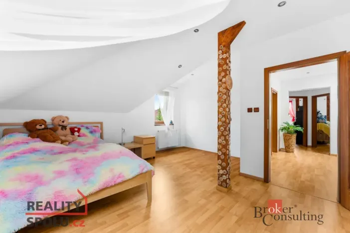 Prodej rodinného domu, Veleň, U studánky, 184 m2