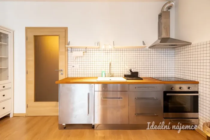 Pronájem bytu 1+kk, Praha - Vysočany, Sousedíkova, 31 m2