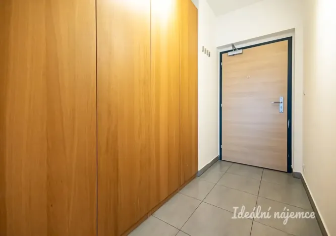 Pronájem bytu 1+kk, Praha - Vysočany, Sousedíkova, 31 m2