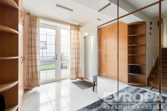 Prodej rodinného domu, Praha - Suchdol, Armádní, 400 m2