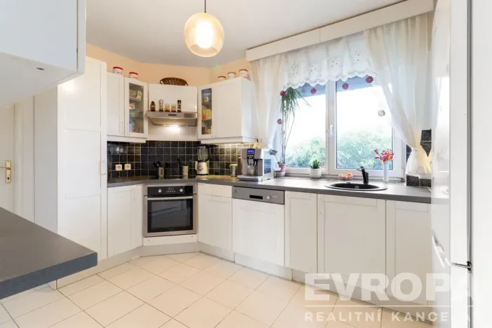 Prodej rodinného domu, Praha - Suchdol, Armádní, 400 m2