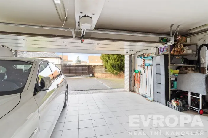 Prodej rodinného domu, Praha - Suchdol, Armádní, 400 m2