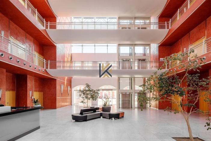 Pronájem kanceláře, Praha - Karlín, Křižíkova, 410 m2