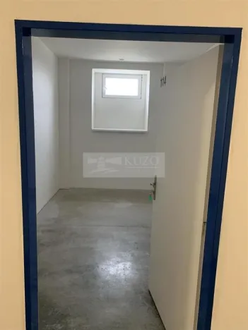 Pronájem skladu, Dobříč, 13 m2