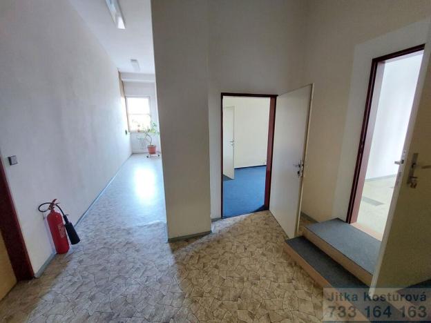 Pronájem kanceláře, Krnov - Pod Bezručovým vrchem, nám. Minoritů, 15 m2