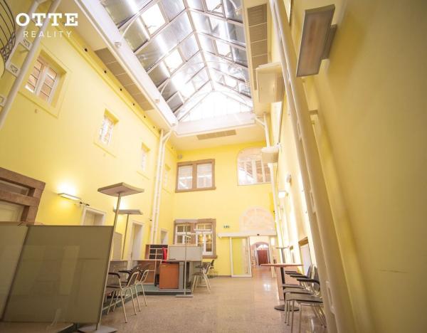 Pronájem kanceláře, Plzeň, náměstí Republiky, 889 m2
