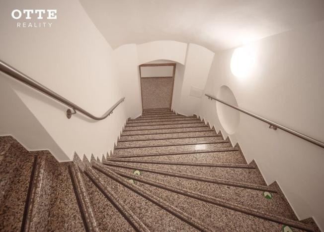 Pronájem kanceláře, Plzeň, náměstí Republiky, 889 m2