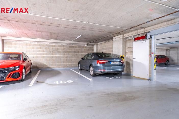 Pronájem garážového stání, Praha - Vysočany, Čerpadlová, 15 m2