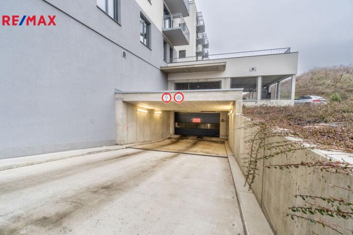 Pronájem garážového stání, Praha - Vysočany, Čerpadlová, 15 m2