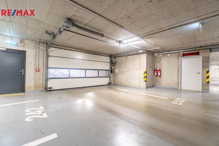 Pronájem garážového stání, Praha - Vysočany, Čerpadlová, 15 m2