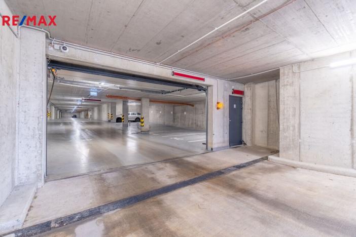 Pronájem garážového stání, Praha - Vysočany, Čerpadlová, 15 m2