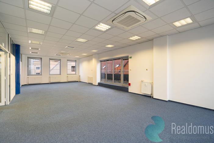 Pronájem kanceláře, České Budějovice, Pražská tř., 844 m2