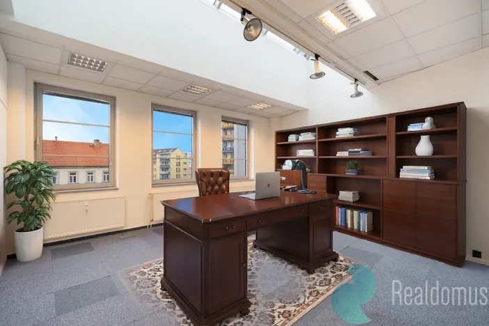 Pronájem kanceláře, České Budějovice, Pražská tř., 844 m2