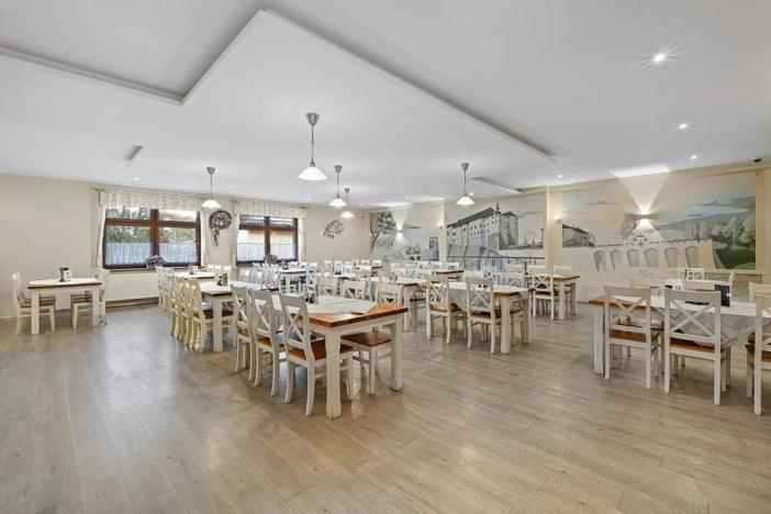 Prodej restaurace, Český Šternberk, 480 m2
